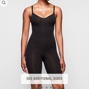 NWOT SCULPTING BODYSUIT MID THIGH W. OPEN GUSSET Size S/M